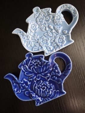 Grasslands Road Blue Ceramic Teabag Holders Floral Tea Pot Design